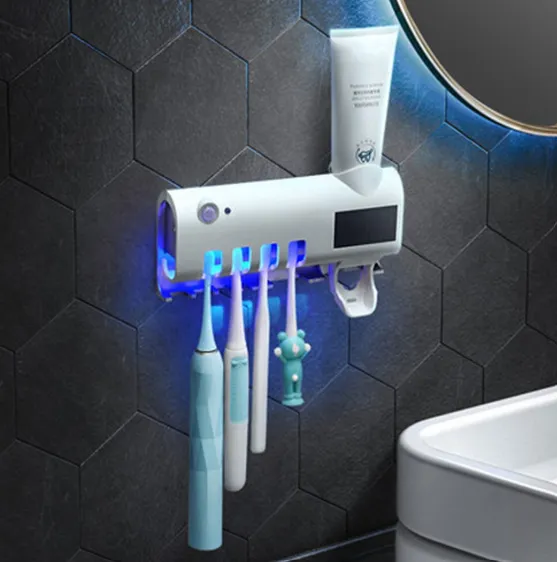 SmartBrush™ – Distributeur Automatique de Dentifrice & Porte-Brosses